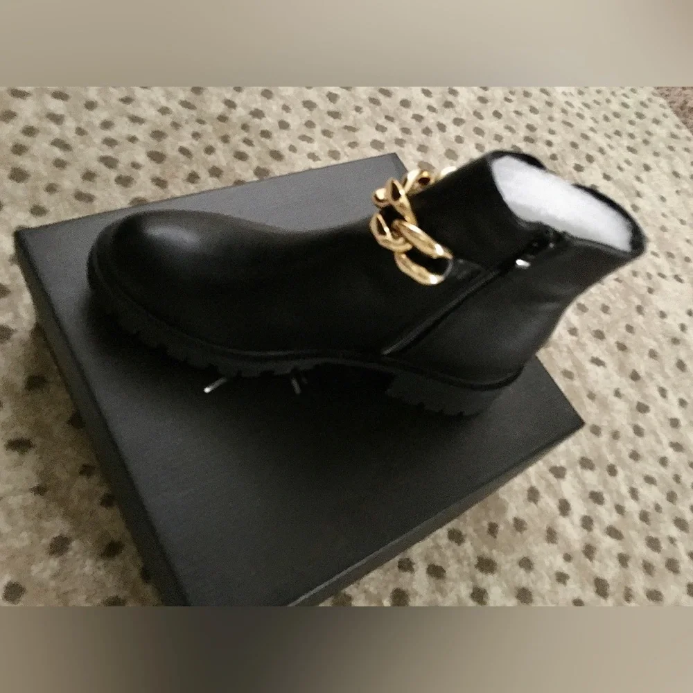 NEW NICOLE MILLER 9M ELLE Gold
Chain Chelsea Booties Boots Lug Sole Zip closure - Picture 7 of 12